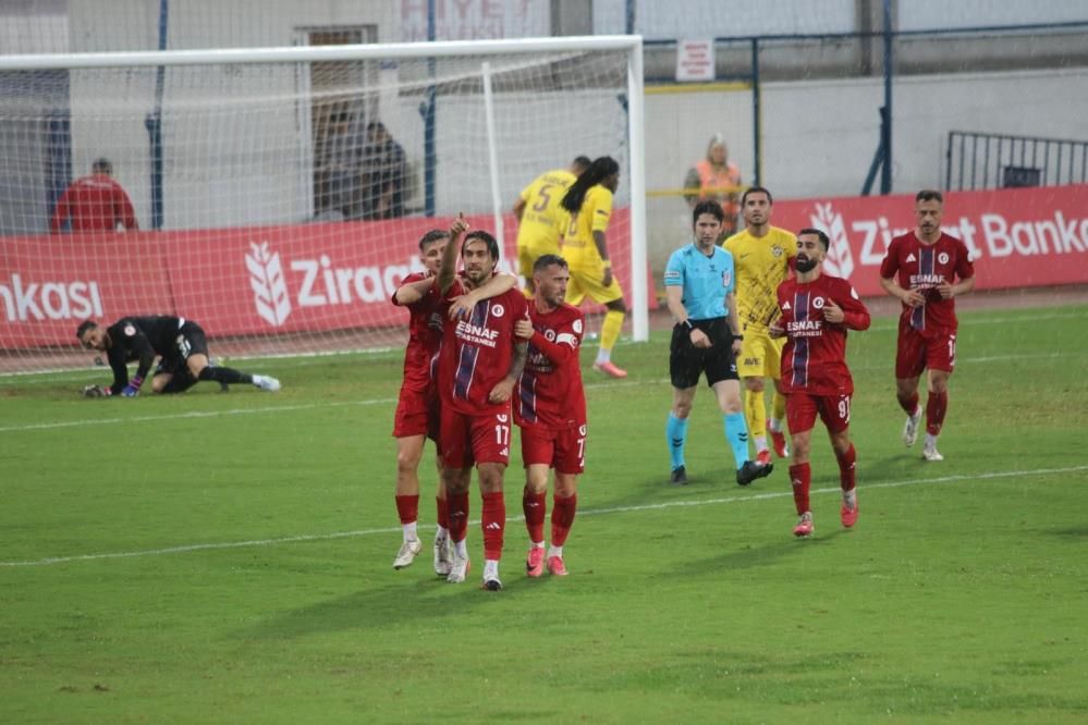 Fethiyespor Eyüpspor Maçına Yağış Engeli İkinci Yarı Oynanamadı (1)