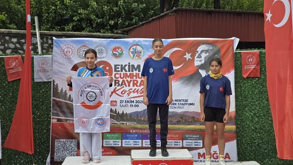 Cumhuriyet Koşusu’nda Dereceye Giren Sporcular Ödüllendirildi (3)
