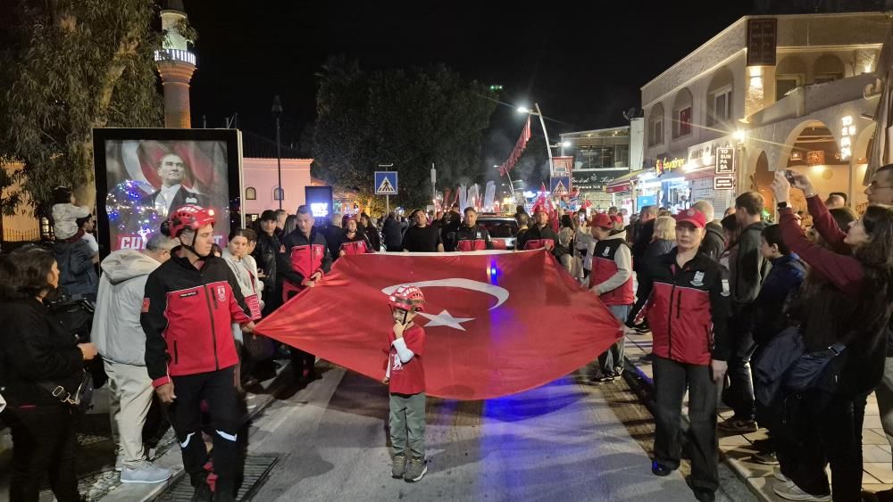 Bodrum’da Binler Fener Alayında Yürüdü, Dedublüman’la Kutladı (4)