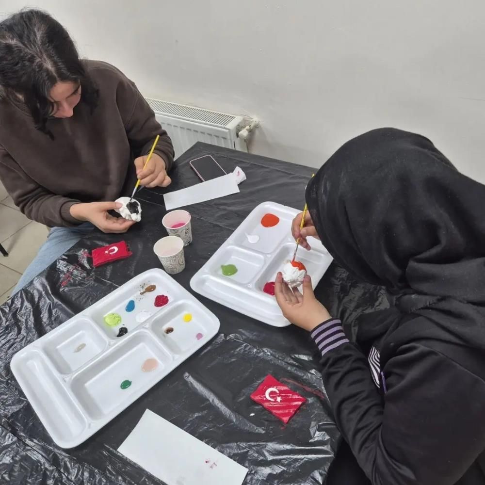 Muğla’da Gençler Cumhuriyet Bayramı Için Seramik Boyadı (1)