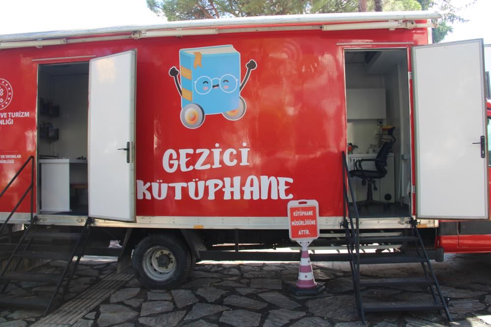 Muğla’da Kütüphane Hizmeti 5 Bin Kitapla Bahçede Sürüyor (4)