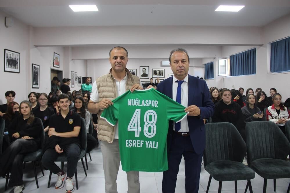 Muğlasporlu Futbolcular Öğrencilerle Buluştu Transfer Hikâyelerini Anlattılar (2)