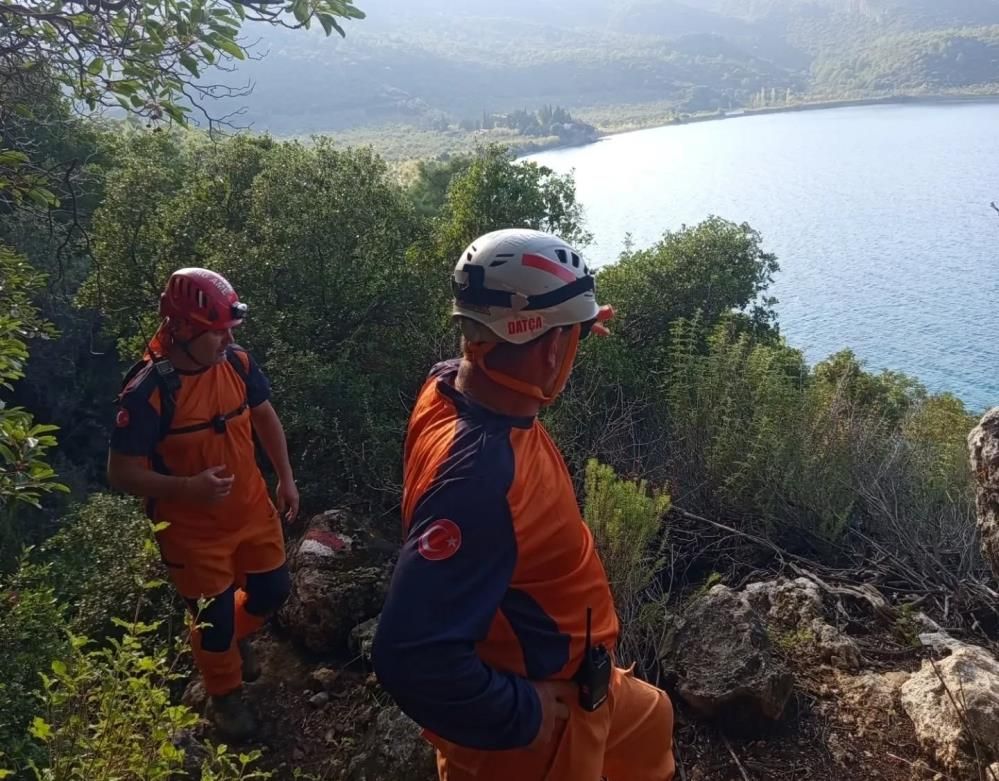 Datça’da Koyda Mahsur Kalan Kişi Tekneyle Kurtarıldı (3)