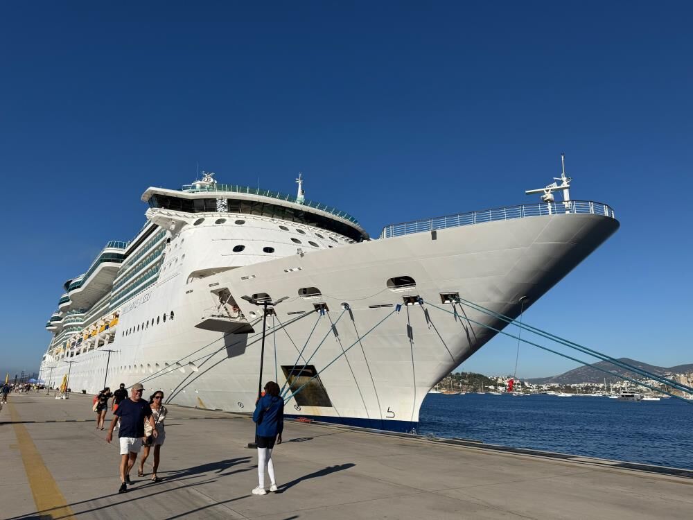 Bodrum’a Dev Kruvaziyerle 2 Bin 242 Turist Geldi (1)